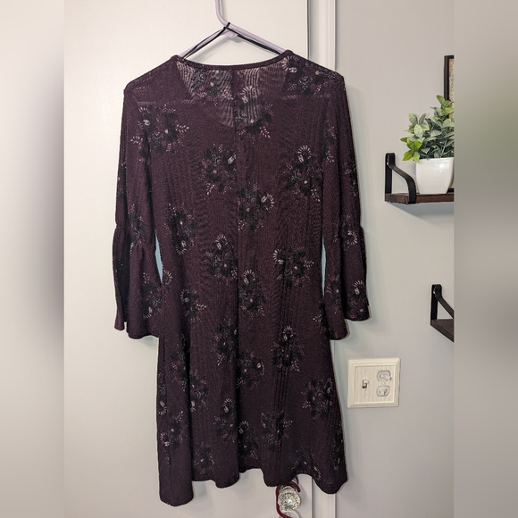 Burgundy Floral Keyhole Dress - Picture 2 of 5